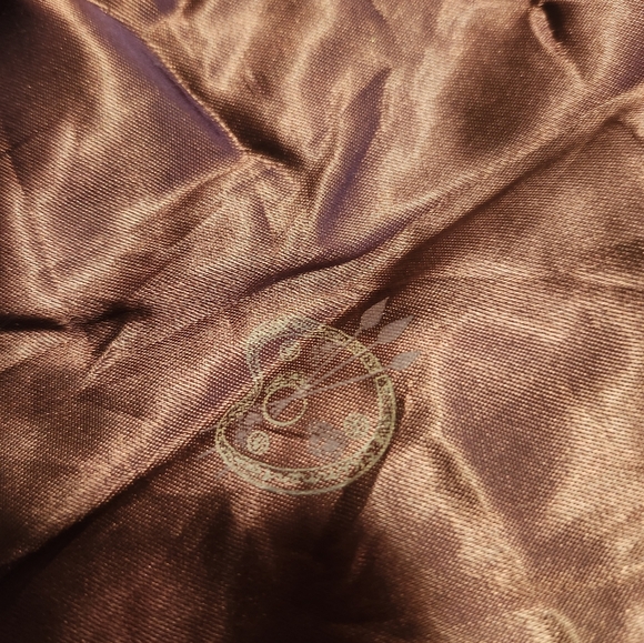 Pre-owned, but very good condition women's fur shawl. - Picture 5 of 13